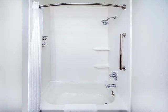 غرفة قياسية بسرير كينج مع أريكة، Holiday Inn Express & Suites Sulphur (Lake Charles) 6/7