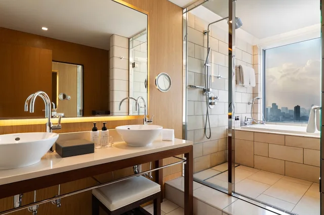 1 Bedroom, Suite, King Bed, Dining Area, Top Floor، The Strings by InterContinental Tokyo 9/10