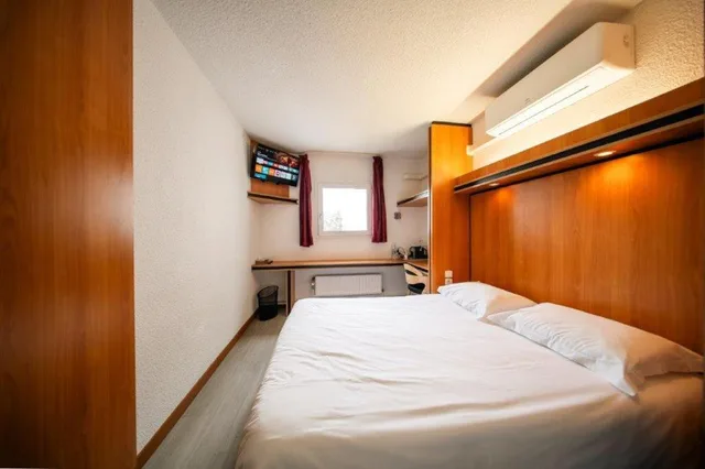 Room, Double Bed, Hotel La Bonne Etape 1/7