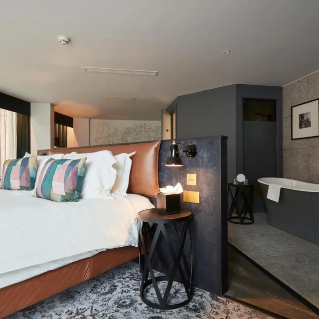 جناح بسرير كينج مع أريكة بحوض استحمام، voco Manchester - City Centre, an IHG Hotel 2/10