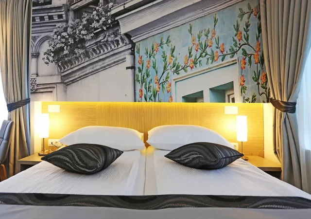 Superior, Double or Twin Bed, Grad Hotel 7/10