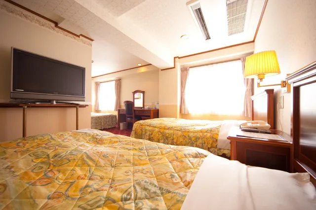 Semi Room, Triple, Single Bed, 2 Semi Double Beds, Smoking، Beppu Station Hotel 1/1