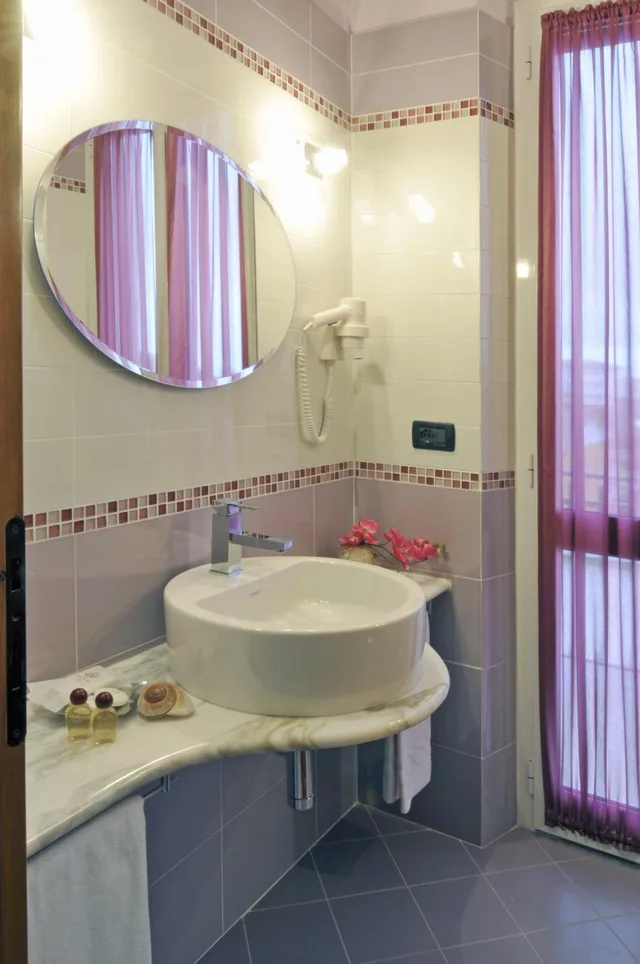 غرفة بسرير مزدوج أو سريرين منفصلين بشرفة، Hotel Villa Tiziana 4/5