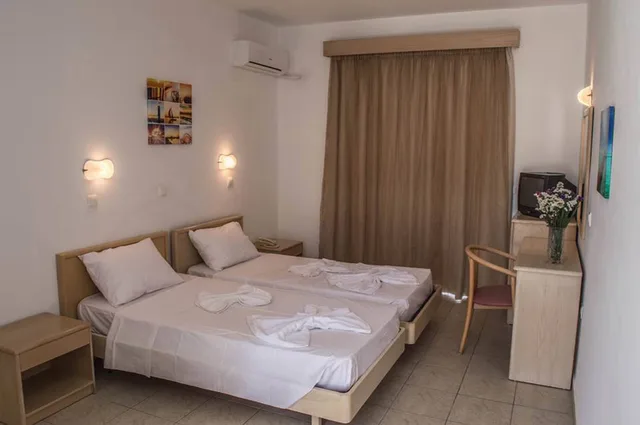غرفة بسريرين منفصلين بغرفة نوم واحدة، Georgia Hotel 1/9