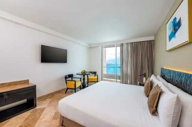 غرفة ديلوكس بسرير كينج بإطلالة على البحر، Krystal Grand Cancun All Inclusive 1/9