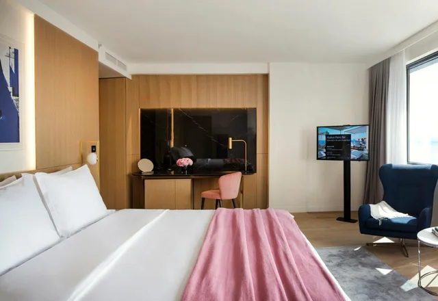 غرفة سوبيريور بسرير كينج بإطلالة جزئية على البحر، Hotel Excelsior Dubrovnik 1/8