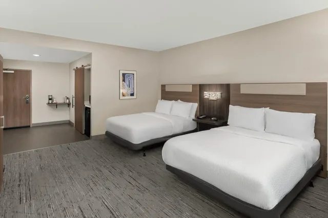 غرفة قياسية بسريرين كوين بحوض استحمام لذوي الإعاقة، Holiday Inn Express HATTIESBURG WEST – UNIV AREA 1/5