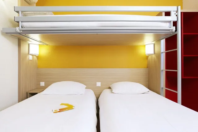 Room, Triple, Twin Beds, Bunk Bed, Hotel Kennedy Parc Des Expositions 2/3