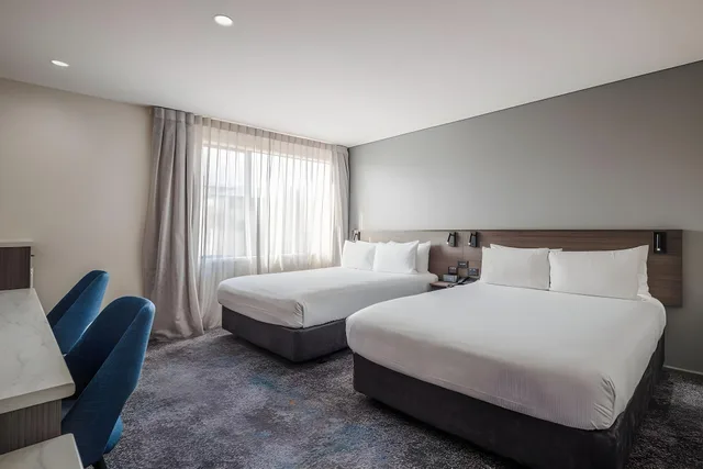 غرفة متصلة سوبيريور بسرير كينج وسريرين منفصلين، Heartland Hotel Auckland Airport 1/1