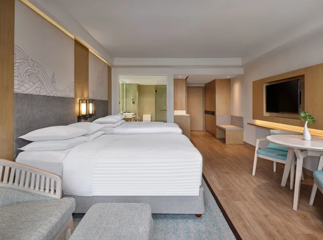 غرفة بسريرين مزدوجين بإطلالة على المسبح، Phuket Marriott Resort & Spa, Merlin Beach 5/10
