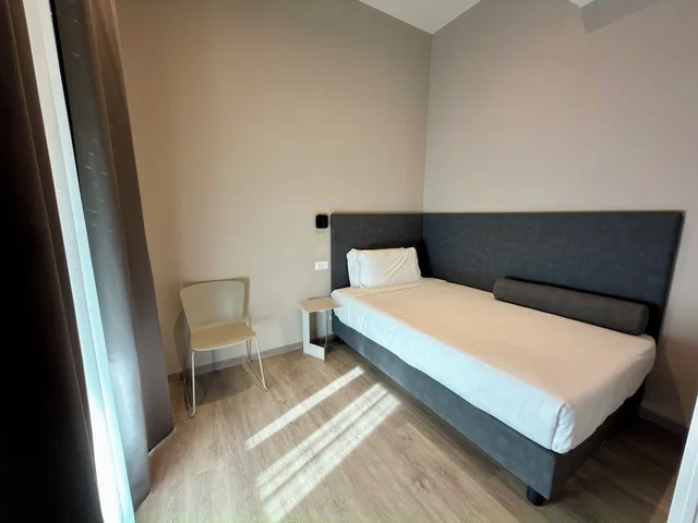 جناح عائلي بسرير كينج وسرير فردي بإطلالة على المدينة مع أريكة، Vi Suites Viareggio 1/3