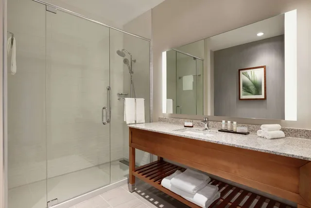 جناح بريميوم بسرير كينج بغرفتين، Embassy Suites By Hilton Sarasota Fl 2/2