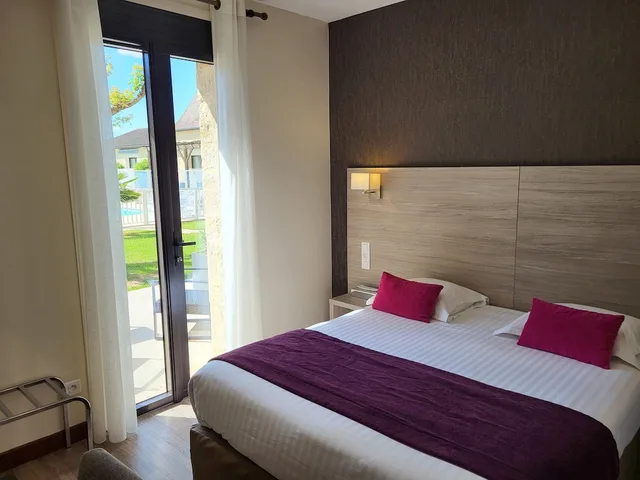 غرفة قياسية بسرير كوين بشرفة، HOTEL L OUSTAL 2/6