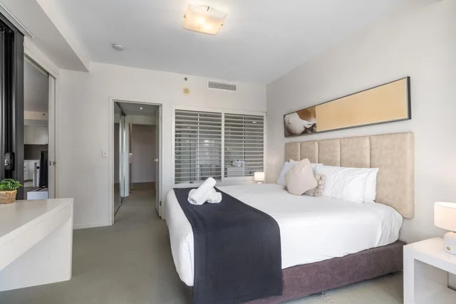 شقة بسرير كوين وسرير مزدوج بإطلالة على الحديقة بغرفتي نوم، Ultra Broadbeach 4/8