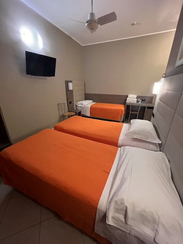 غرفة ثلاثية بسرير كوين وسرير فردي، Hotel Parma 1/10