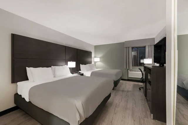 Room, 2 Queen Beds, Quality Inn Merriam Kansas City 2/4