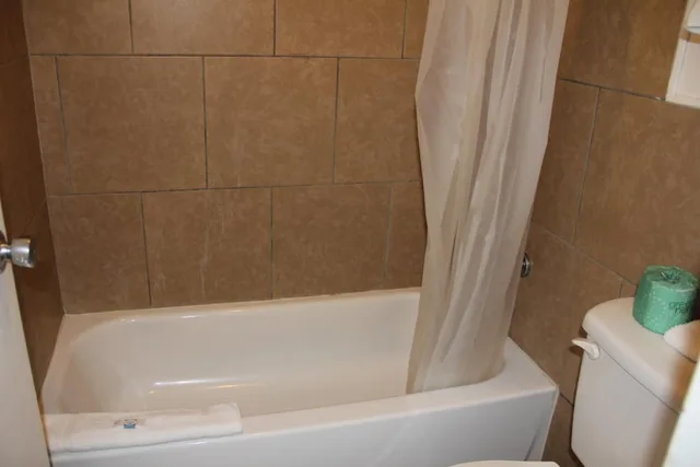 غرفة قياسية مفردة بسرير كينج، LoneStar Inn & Suites 2/3