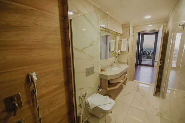 Deluxe Double Room with Garden and Terrace، Peerless Villas Hotel 4/4