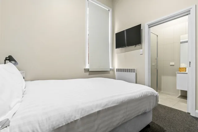 Room, Double Bed, The Empire Hotel 1/4