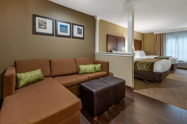 Suite, Multiple Beds, Accessible، Comfort Inn & Suites Pittsburgh South 2/3