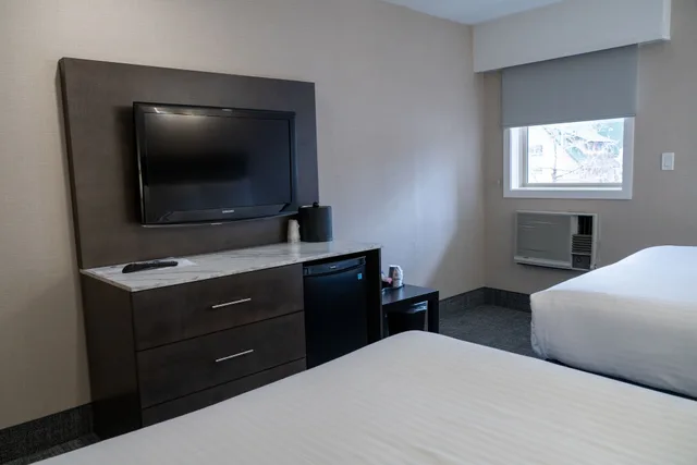 غرفة قياسية بسريرين كوين، Red Carpet Inn Banff Hotel 4/5
