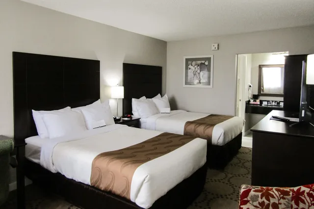 2 Rooms, Suite, 2 Double Beds, Sofa, Quality Inn & Suites Kissimmee near Main Gate 5/10
