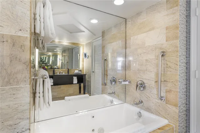 Governor, Suite, King Bed, Royal Sonesta Houston Galleria 2/2