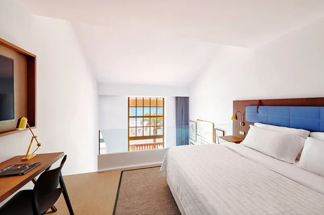 Suite, King Bed, Beach Front, Terrace، Le Meridien Ra Beach Hotel And Spa 1/5