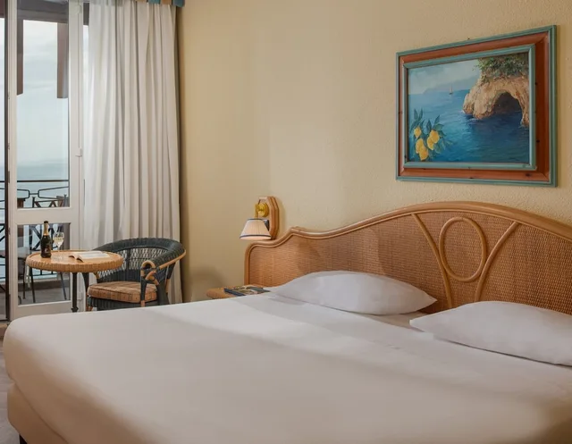 غرفة ديلوكس بسرير كوين، UNAHOTELS Capotaormina 3/4