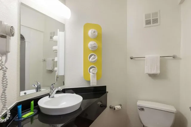 2 Full Beds Micfridge، Motel6 Orlando, FL - International Dr 5/6