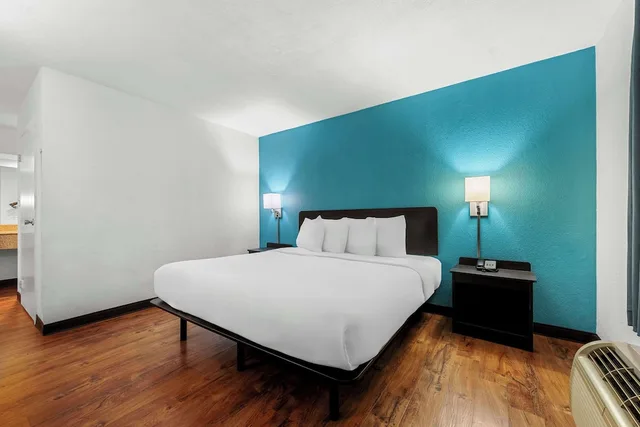 غرفة بسرير كينج لذوي الإعاقة، Americas Best Value Inn Hamilton 1/4