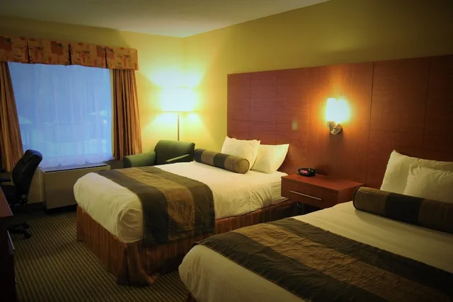 Standard, 2 Double Beds, Quality Inn & Suites Hawkesbury 6/8
