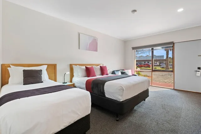 غرفة قياسية بسريرين منفصلين وسرير كوين مع أريكة، Comfort Inn Lady Augusta 1/1