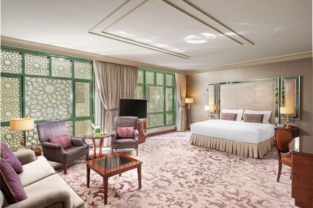 غرفة رئاسية بسريرين كينج، المدينة هيلتون(Madinah Hilton Hotel) 3/6