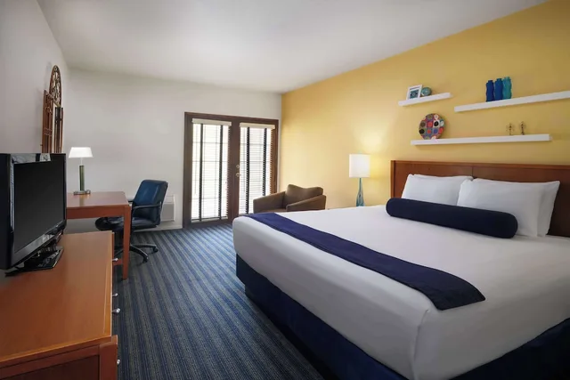غرفة ديلوكس بسرير كينج بشرفة، Hotel Zico, BW Signature Collection 1/2
