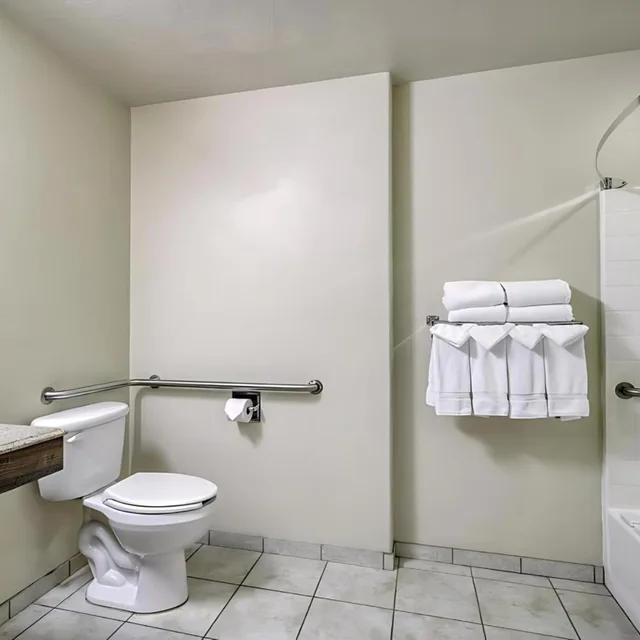 Room, 2 Queen Beds, Accessible, Yellowstone Park Hotel 4/6