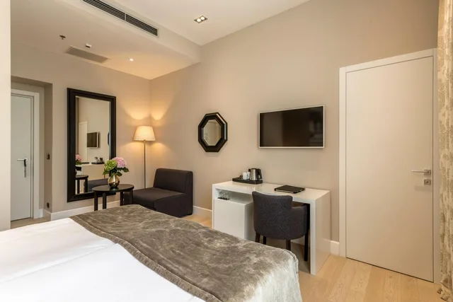 غرفة سوبيريور بسرير كوين بإطلالة على المدينة مع أريكة، Cornaro Hotel 5/9