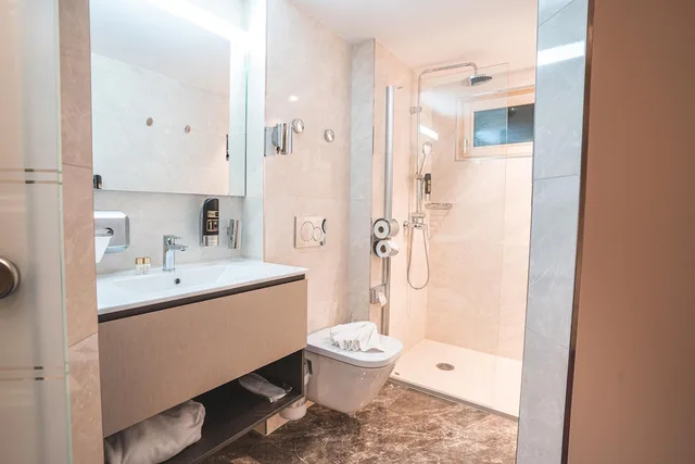 غرفة بشرفة مفردة بسرير فردي، My Home Hotel 2/2