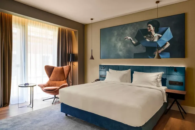 غرفة بريميوم بإطلالة على المدينة بشرفة، Radisson Blu Aurum Hotel Brasov 5/10
