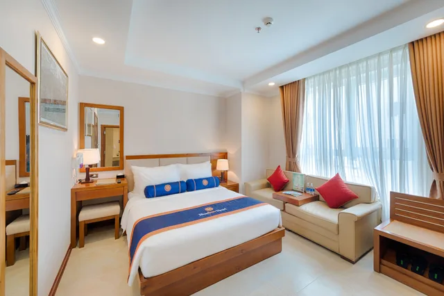غرفة ديلوكس بسرير كينج بإطلالة جزئية على البحر، BlueSun Danang Beach Hotel 5/10