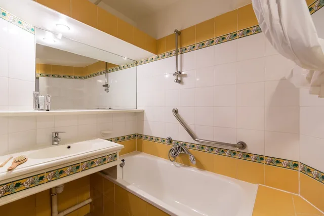 1 Bedroom, Apartment, Bunk Bed, Sea View, 2 Sofa, Balcony or Terrace، Maeva Particuliers Les Restanques Du Golfe de Saint Tropez 6/8
