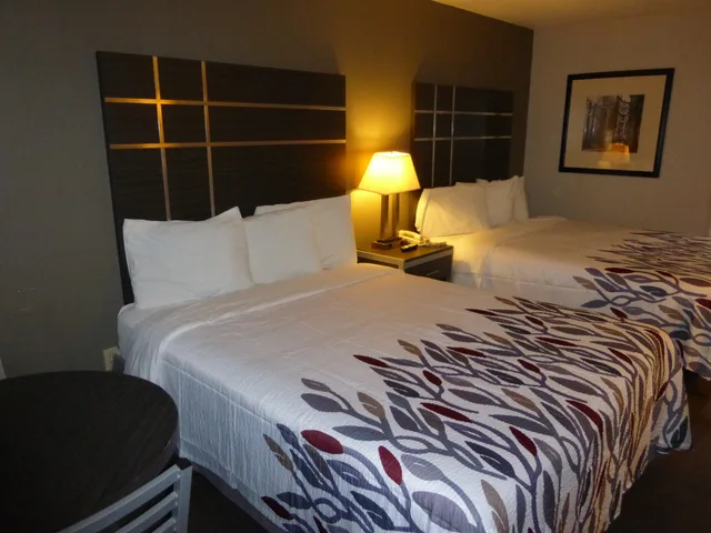غرفة ديلوكس بسريرين كوين للمدخنين، Red Roof Inn Columbia, TN 5/10
