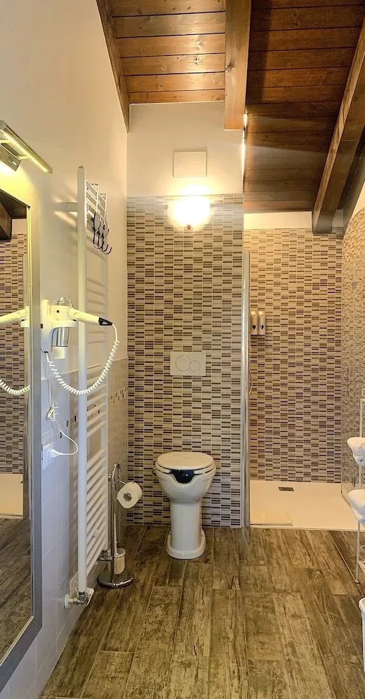 غرفة قياسية بسرير مزدوج لذوي الإعاقة، Villa ai Tigli 9/10