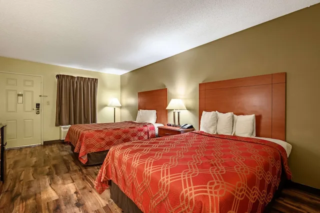 غرفة قياسية بسريرين مزدوجين، Econo Lodge Athens I-65 3/6