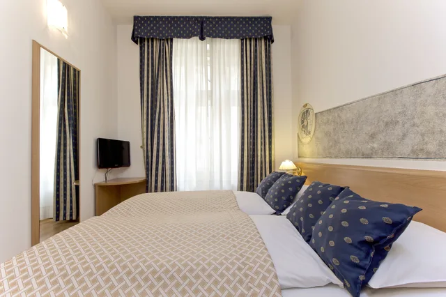 غرفة قياسية بسرير مزدوج، Hotel Tivoli 2/6