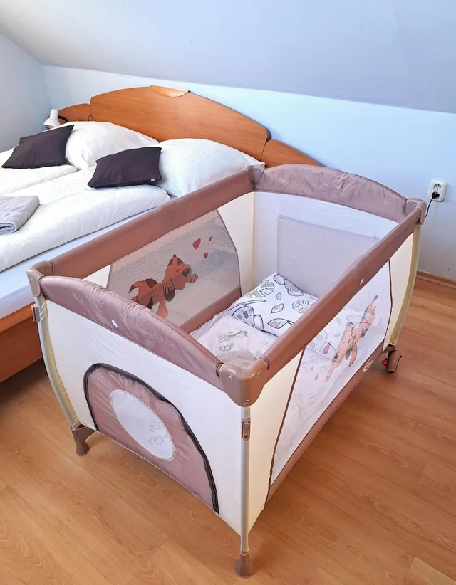 Room, Quadruple, Queen and Twin Beds, Penzion Al Corso 1/9