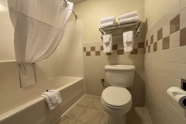 جناح بسرير كينج بغرفة نوم واحدة، Americinn By Wyndham Monmouth 3/4