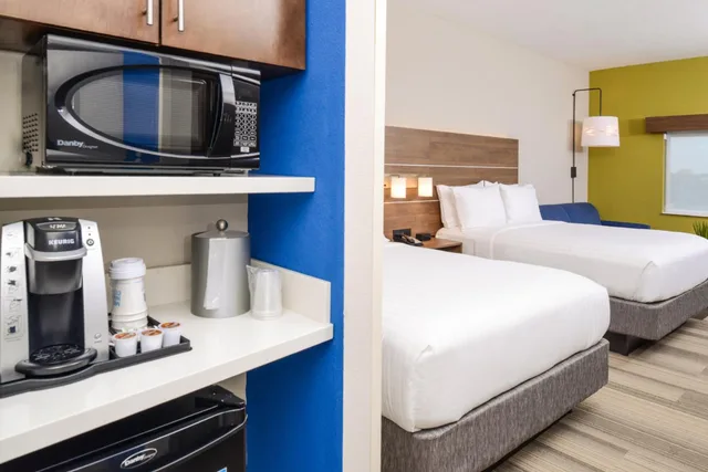 غرفة بسريرين لذوي الإعاقة، Holiday Inn Express And Suites Wildwood The Villages 5/6