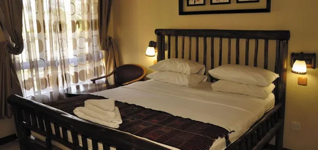 غرفة تنفيذية بسرير كينج بإطلالة على الحديقة، African Home 1/2