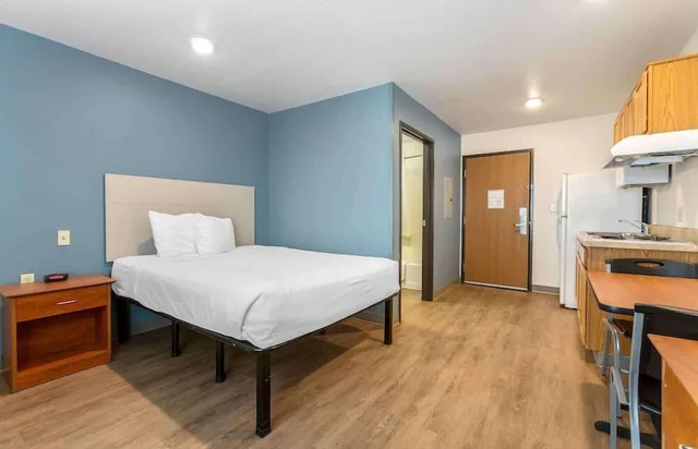 غرفة بسرير كوين بمطبخ، Studio 6 Extended Stay El Paso East TX 5/10